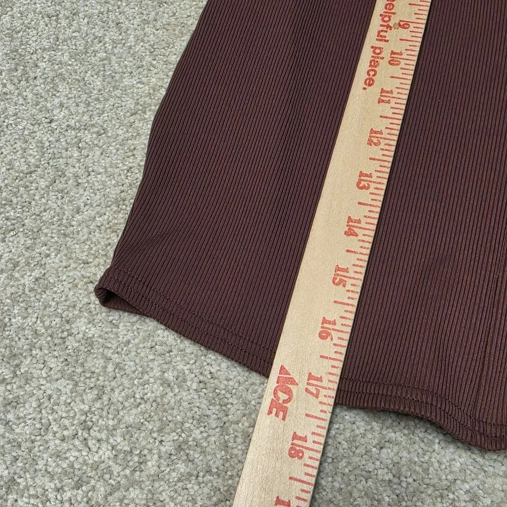 ALO YOGA Brown Ribbed Cropped Savvy Short Sleeve Active Lounge Shirt Top Size M
